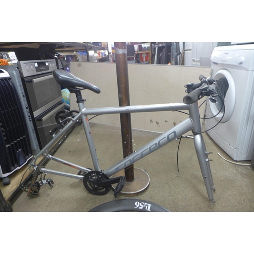 2076 - Carrera aluminium bike frame and wheels