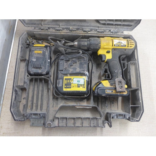 2137 - DeWalt 18v drill with battery and charger