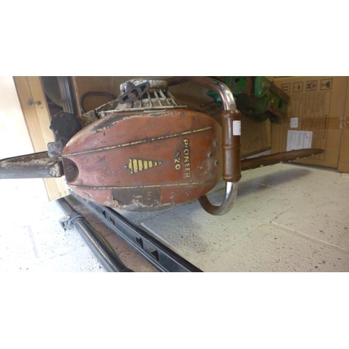 2223 - Vintage Pioneer 630 chainsaw, a/f