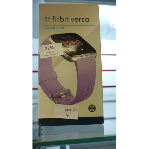 2258 - A Fitbit Versa lite edition smart watch, boxed