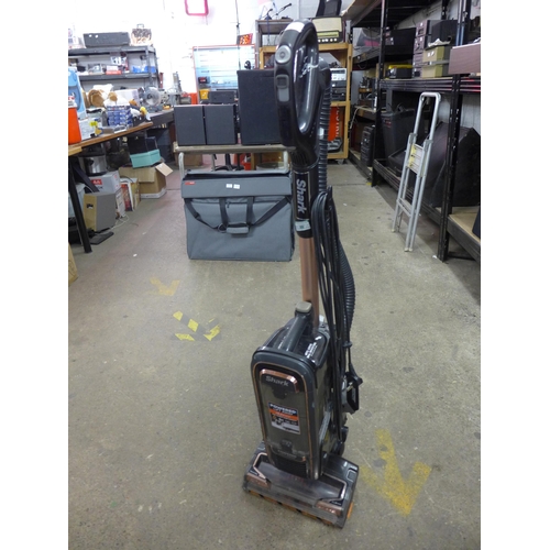 2293 - Shark powered lift away upright vac with 2 tools