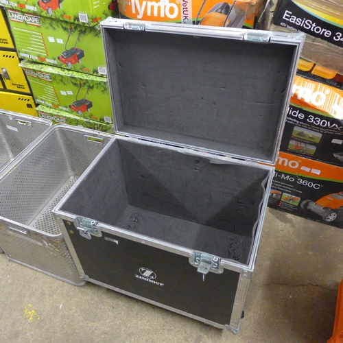 2360 - Flight case on wheels