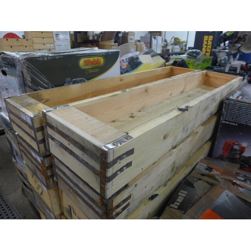 2365 - Pair of wooden planters, 5ft x 1ft