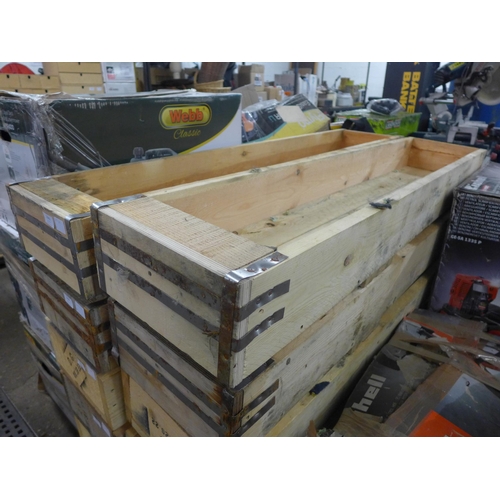 2366 - Pair of wooden planters, 5ft x 1ft