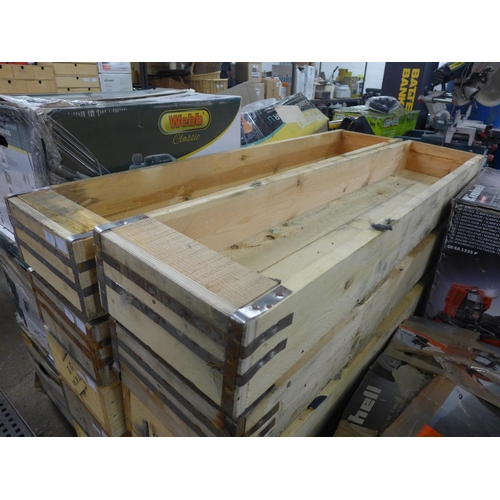 2367 - Pair of wooden planters, 5ft x 1ft