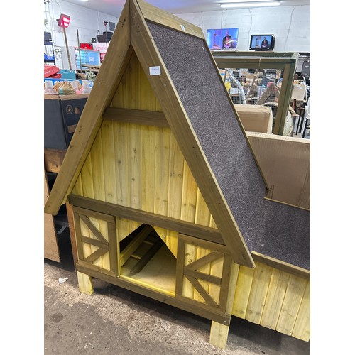 2193 - Chicken coup/house boxed