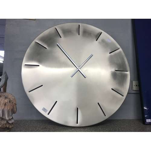 1490 - A brushed steel minimalist clock