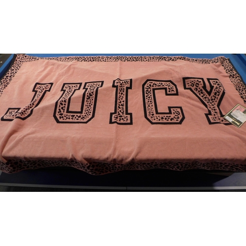 3008 - Juicy Couture beach towel 40 x 70 (289-220)  * This lot is subject to vat