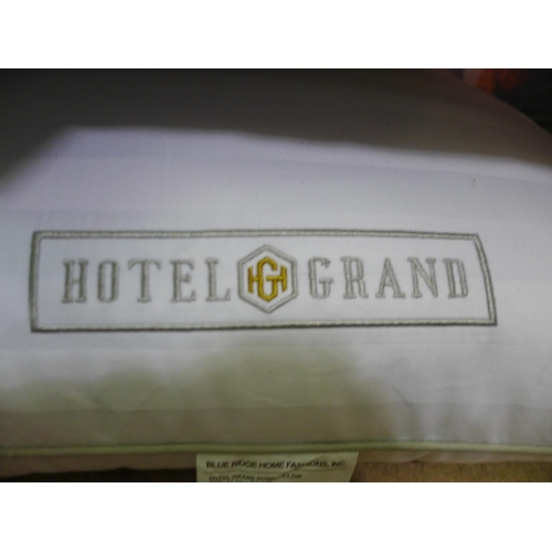 3043 - Hotel Grand Down Roll Jumbo Pillows (289-41) * This lot is subject to VAT