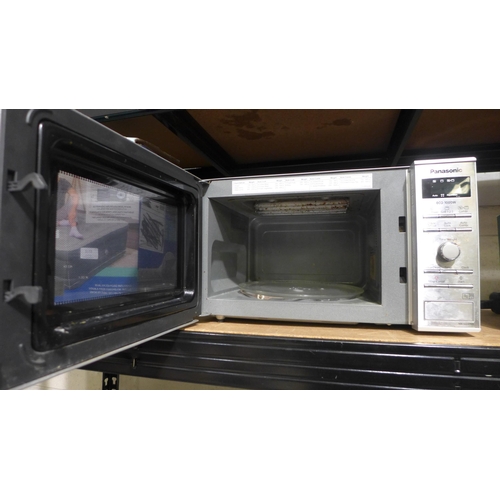 3172 - Panasonic Grill Microwave (model:- NN-GD37HS), original RRP £129.99 + VAT (284-69) * This lot is sub... 