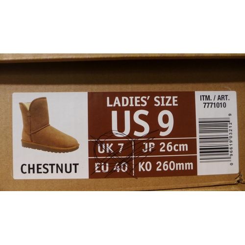 3175 - Pair of women's chestnut coloured Shearling boots - size UK 7 * this lot is subject to VAT