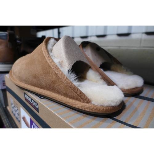 3180 - Pair of men's chestnut Shearling slippers - UK size 9 * this lot is subject to VAT