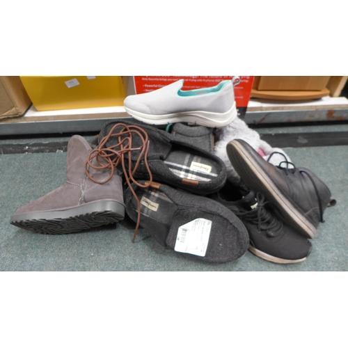 3231 - Assorted single/odd shoes - ex-display * this lot is subject to VAT