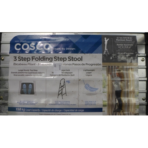 3338 - Cosco 3 Tread Folding Step Stool   (289-40) * This lot is subject to VAT