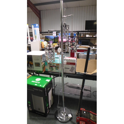 3352 - Hampton Bridgeport Designs 3-Arm Floor Lamp (289-62) * This lot is subject to VAT