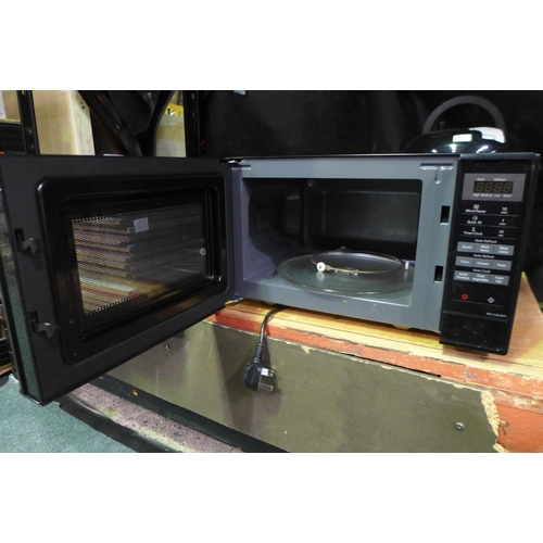 3410 - Panasonic Solo Black Microwave (289-396) * This lot is subject to VAT