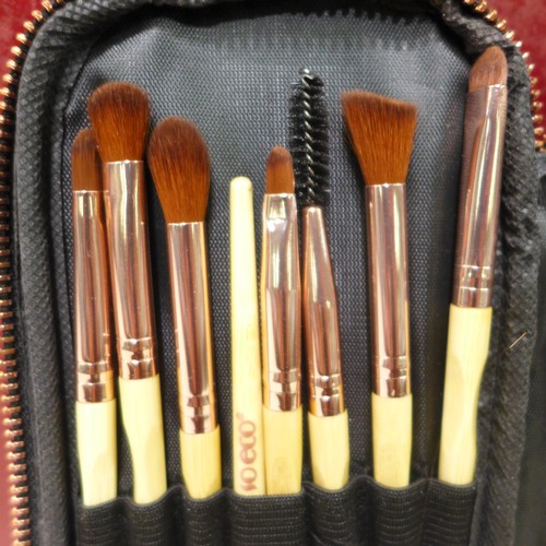 3099 - So Eco Makeup Brush Set (289-417 )  *This lot is subject to VAT