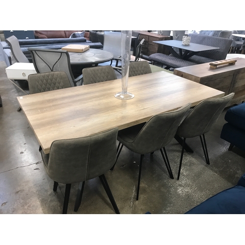 1462 - A Kamala dining table and six Finwick chairs