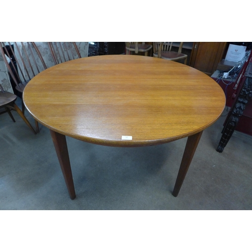 29 - A Danish teak circular dining table