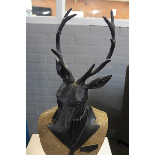 1323 - Charles the Stag bust, H 23cms (2231126)   #