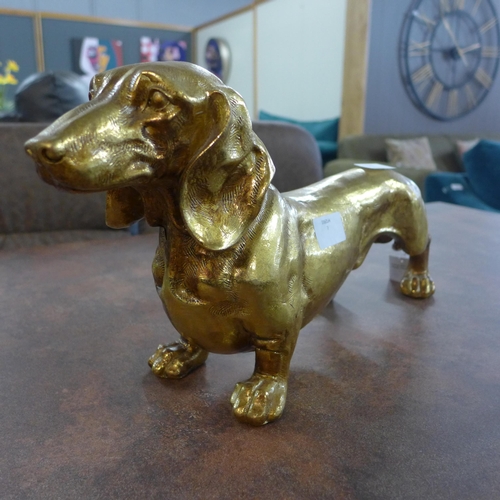 1340 - A gold Dashshund figure (TPR7219)