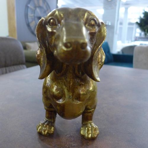 1340 - A gold Dashshund figure (TPR7219)