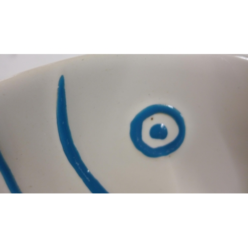 1353 - A ceramic fish plate L30cm (563304)