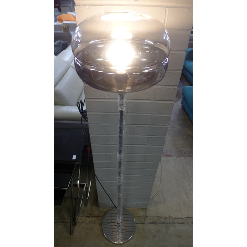 1373 - A retro style floor standing lamp