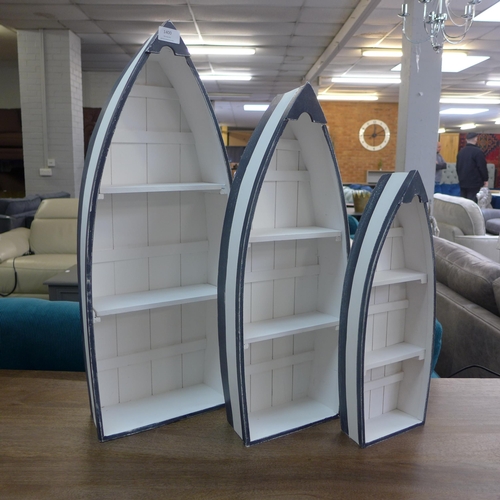 1400 - A set of three wooden boat shelves, largest boat H74cm (705542)