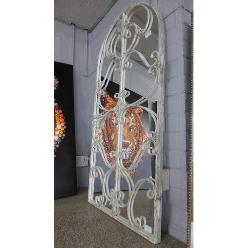 1481 - A garden mirror in the form of a gate