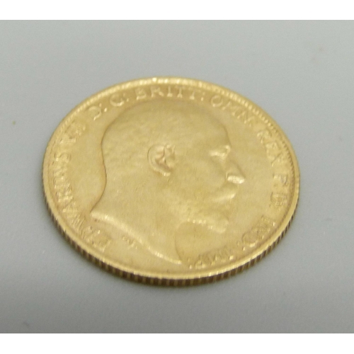 1004 - A 1905 gold half sovereign