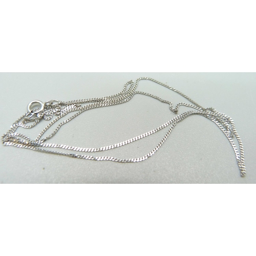 1015 - A fine 9ct white gold neck chain, 0.6g