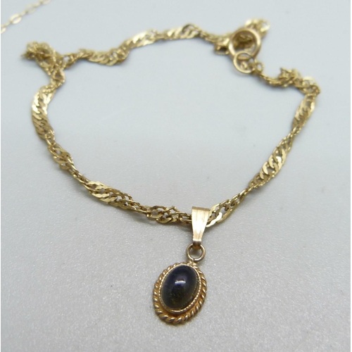 1016 - A 9ct gold bracelet and two 9ct gold chains, a/f, 5.5g