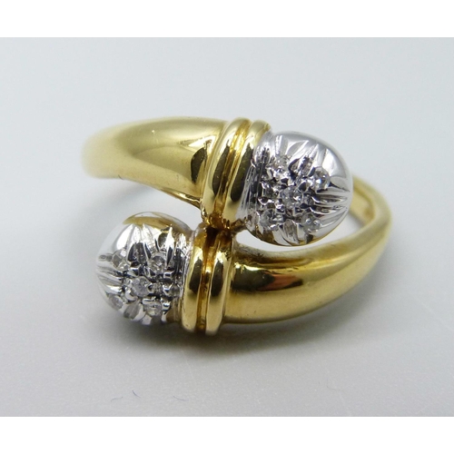 1022 - An 18ct gold and diamond set ring, 5.1g, M