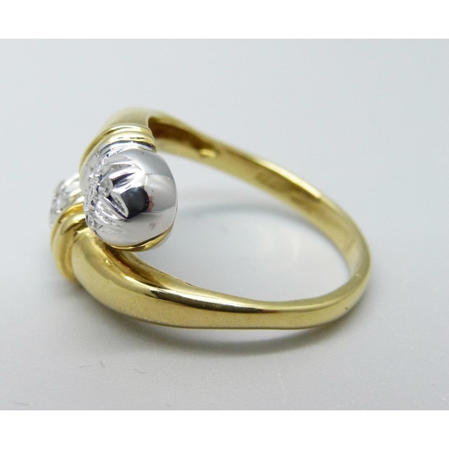 1022 - An 18ct gold and diamond set ring, 5.1g, M