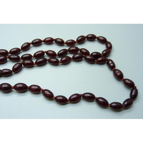 1054 - A sherry amber coloured graduated bead necklace, 49.4g