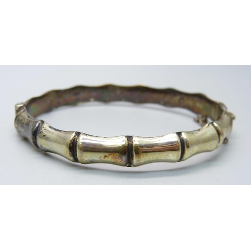 1078 - A silver 'bamboo' bangle, Birmingham 1977 by R.J. Crafts, Northampton, 11g