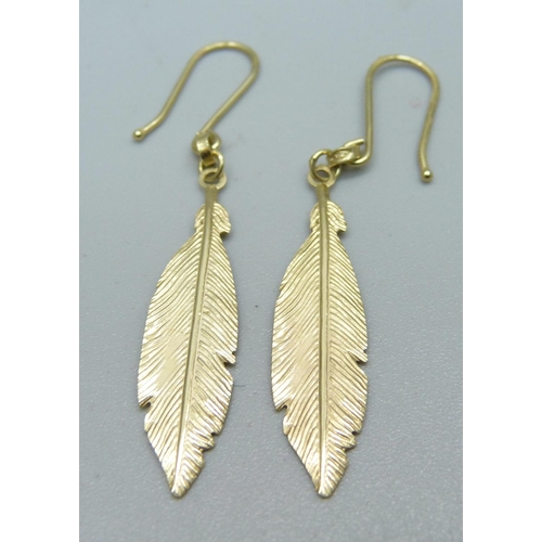 1083A - A pair of 9ct gold leaf shaped earrings, 1.3g