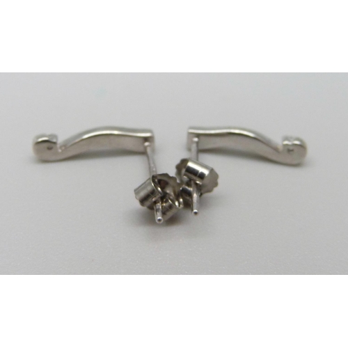 1085 - A pair of platinum and diamond earrings, 1.8g