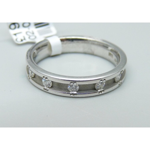 1090 - An 18ct white gold and diamond ring, 4.3g, N