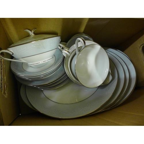 1103 - A Noritake tea and dinner set, four setting **PLEASE NOTE THIS LOT IS NOT ELIGIBLE FOR POSTING AND P... 