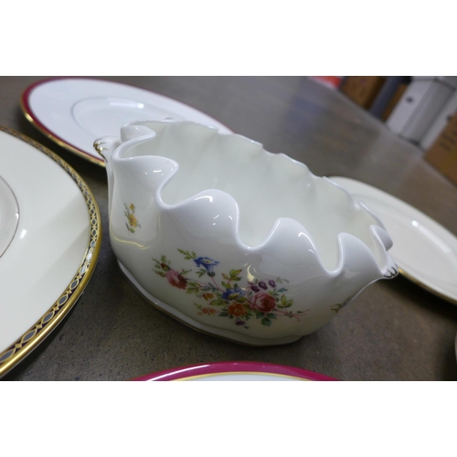 1129 - Two sets of Minton plates and a Minton pot **PLEASE NOTE THIS LOT IS NOT ELIGIBLE FOR POSTING AND PA... 