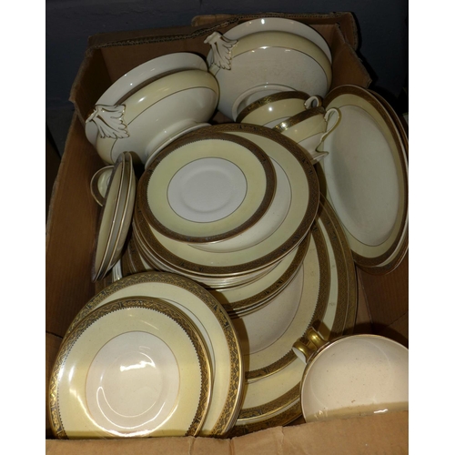 1138 - Solian ware dinnerwares **PLEASE NOTE THIS LOT IS NOT ELIGIBLE FOR POSTING AND PACKING**