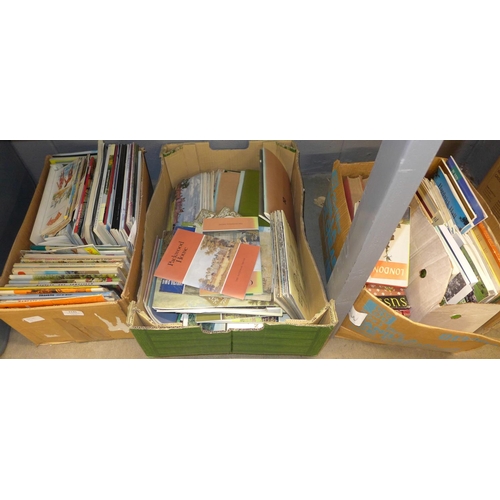 1145 - Three boxes of guide books and pamphlets from various tourist attractions **PLEASE NOTE THIS LOT IS ... 