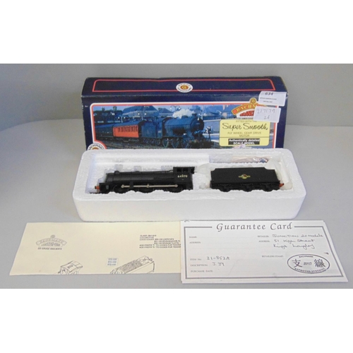 634 - A Bachmann 00 gauge locomotive and tender, Gresley J39 class 0-6-0, boxed