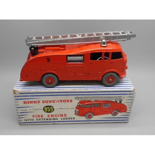 647 - A Dinky Supertoys no. 955 Fire Engine, boxed