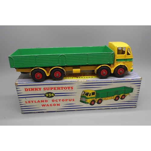 649 - A Dinky Supertoys no. 934 Leyland Octopus Wagon, boxed