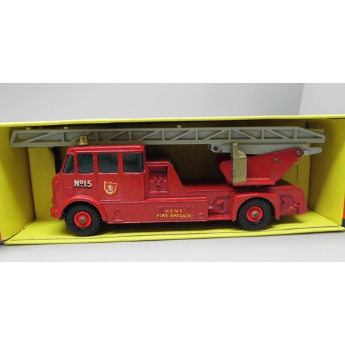 653 - A Matchbox K-15 King Size Merryweather Fire Engine, minor wear, boxed