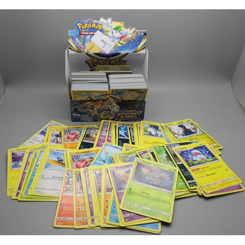 654 - 400 Pokemon cards, various sets