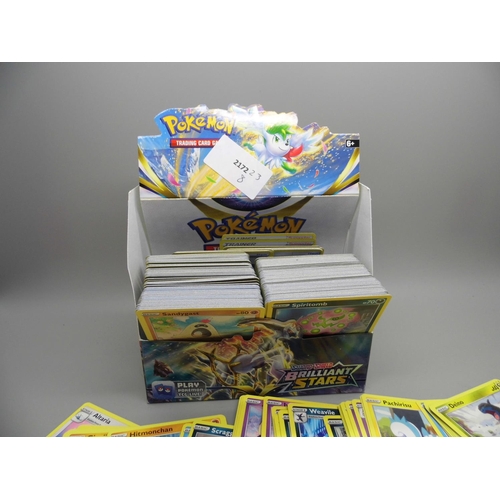 654 - 400 Pokemon cards, various sets